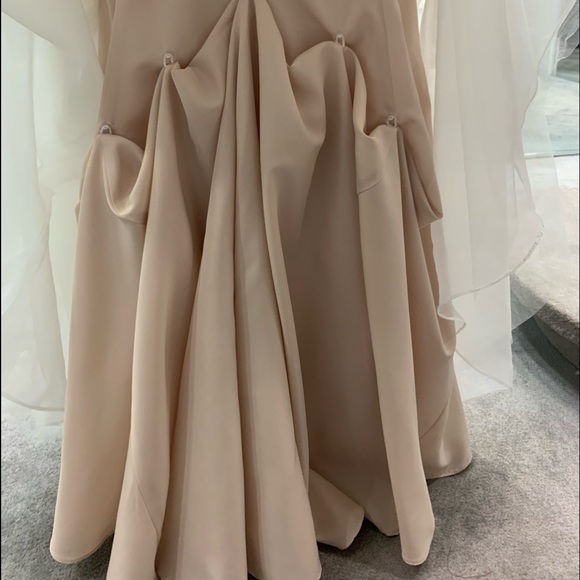 Beautiful wedding dress, veil and slip… worn once. - Picture 10 of 15